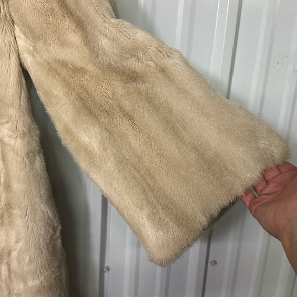 Vintage Sears Fashion Beige Faux Fur Coat Women 10 Retro Old Money Glam Chic - Picture 4 of 9